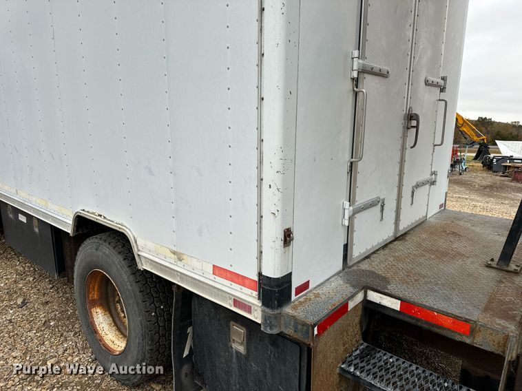 image for item EH7170 2003 International 4400 box truck