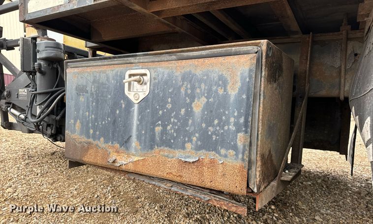 image for item EH7170 2003 International 4400 box truck