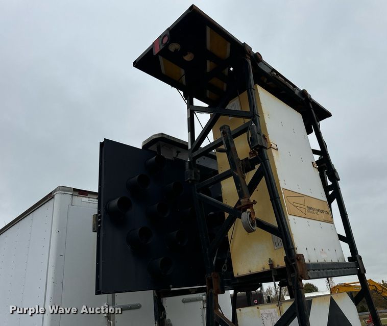 image for item EH7170 2003 International 4400 box truck