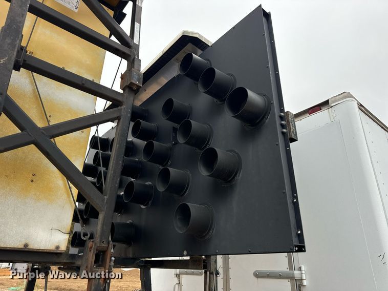 image for item EH7170 2003 International 4400 box truck