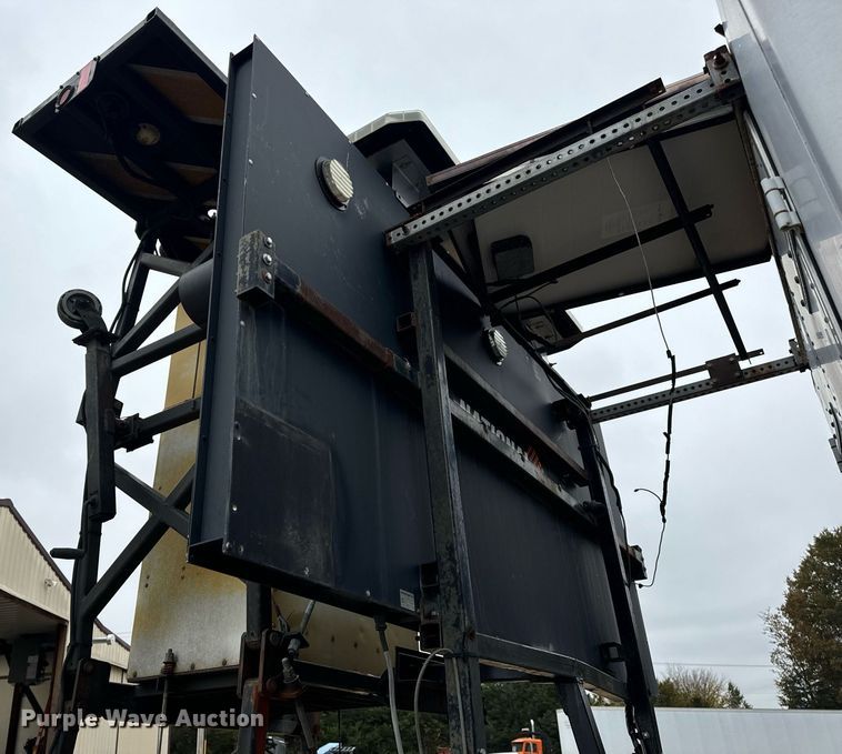 image for item EH7170 2003 International 4400 box truck