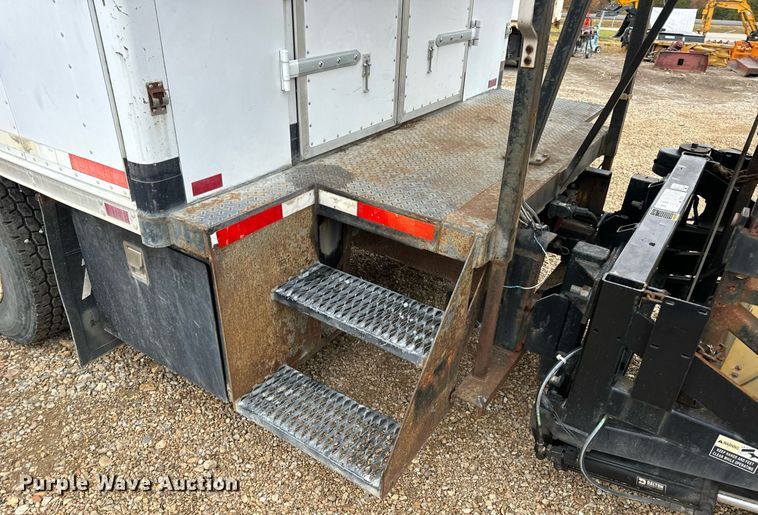 image for item EH7170 2003 International 4400 box truck