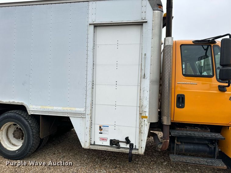 image for item EH7170 2003 International 4400 box truck