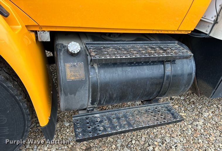 image for item EH7170 2003 International 4400 box truck