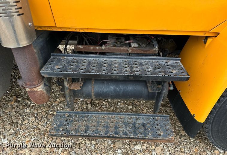 image for item EH7170 2003 International 4400 box truck