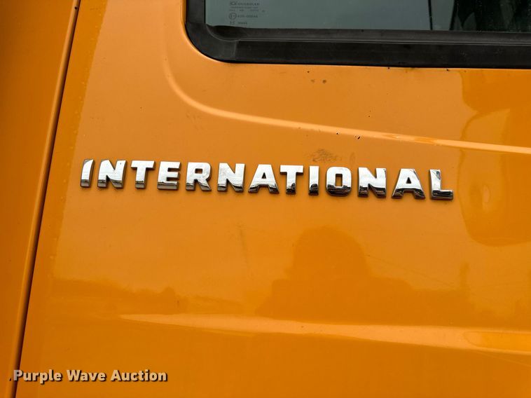 image for item EH7170 2003 International 4400 box truck