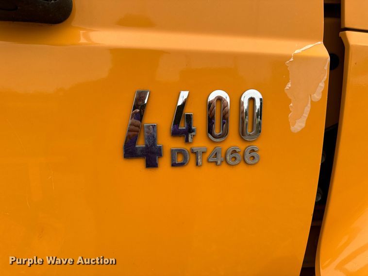 image for item EH7170 2003 International 4400 box truck