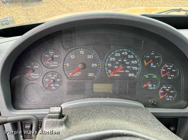 image for item EH7170 2003 International 4400 box truck