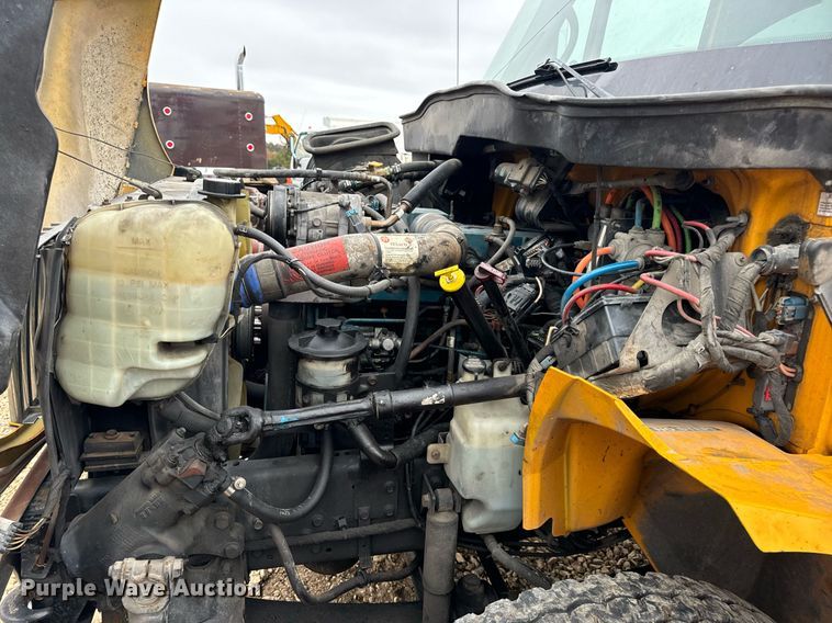 image for item EH7170 2003 International 4400 box truck