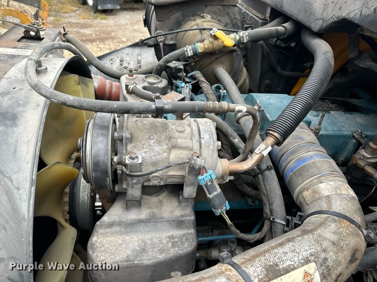 image for item EH7170 2003 International 4400 box truck