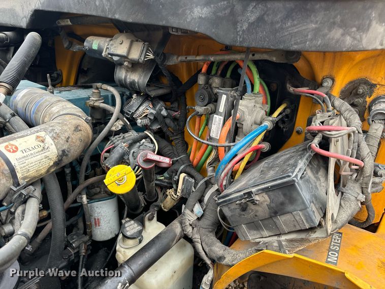 image for item EH7170 2003 International 4400 box truck