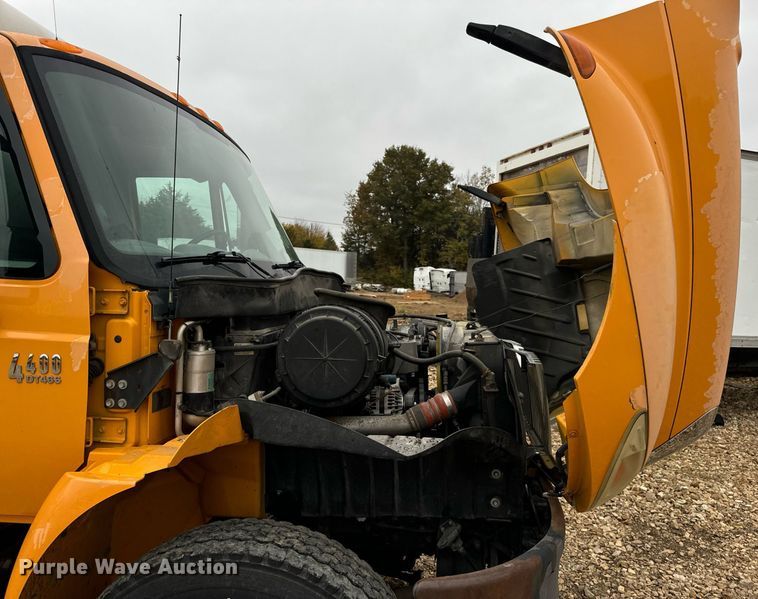 image for item EH7170 2003 International 4400 box truck