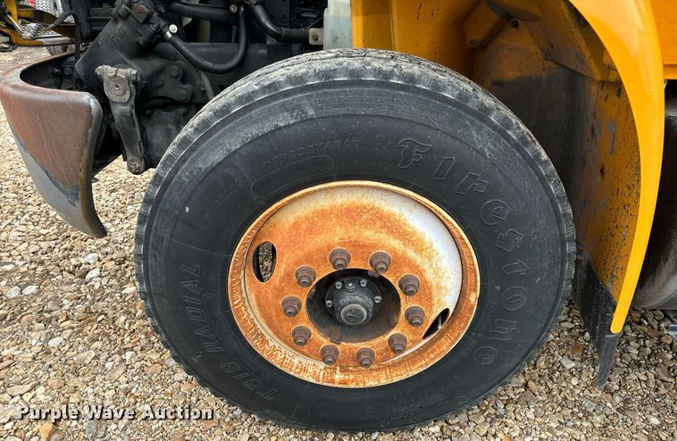 image for item EH7170 2003 International 4400 box truck