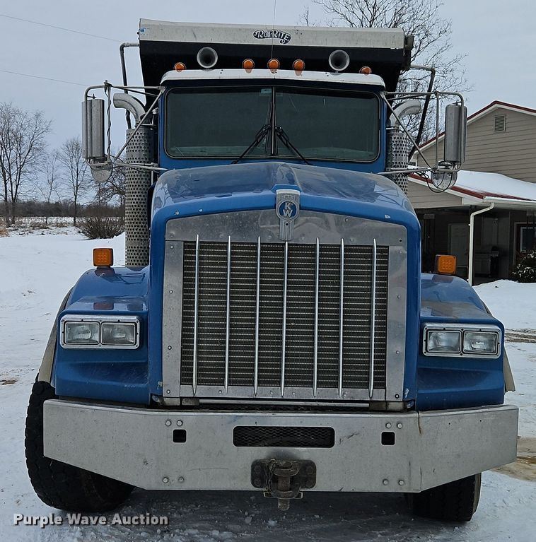 image for item EI8784 2004 Kenworth T800 dump truck
