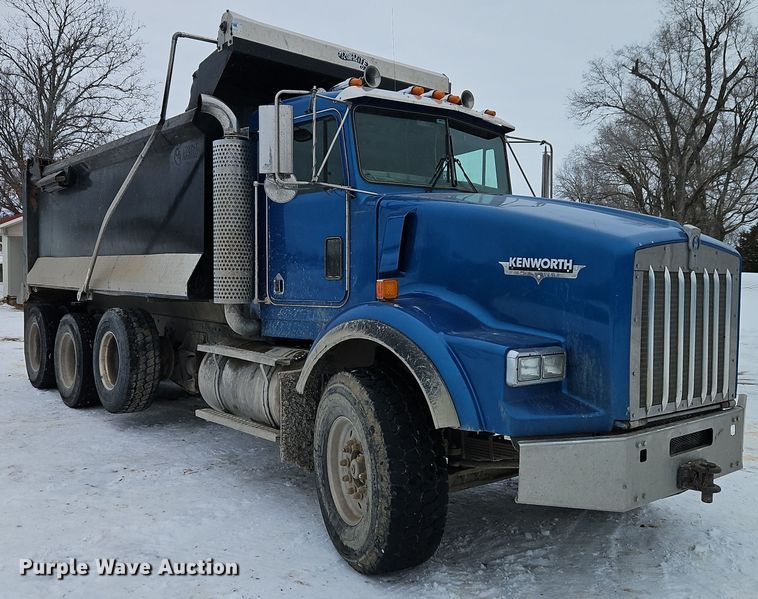 image for item EI8784 2004 Kenworth T800 dump truck