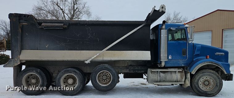 image for item EI8784 2004 Kenworth T800 dump truck
