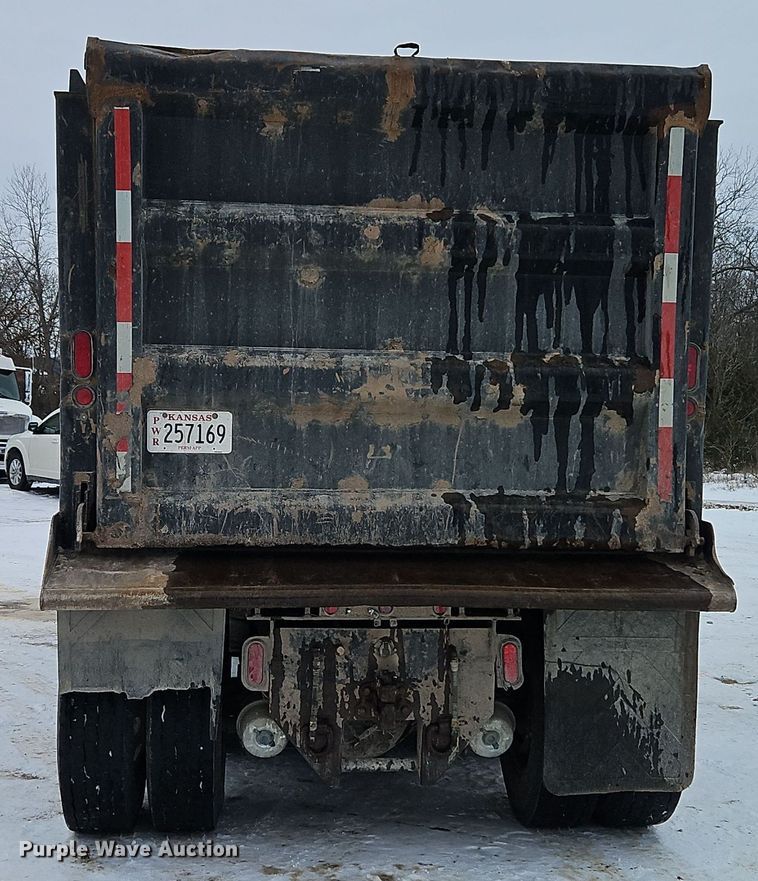 image for item EI8784 2004 Kenworth T800 dump truck