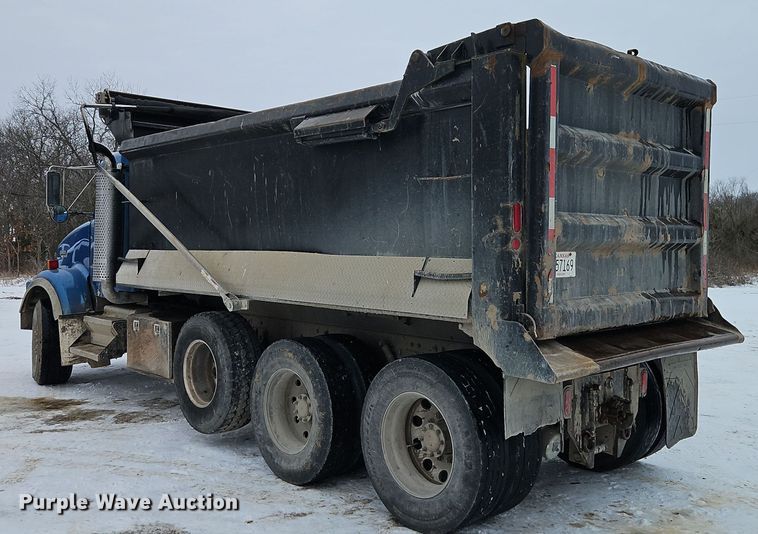 image for item EI8784 2004 Kenworth T800 dump truck