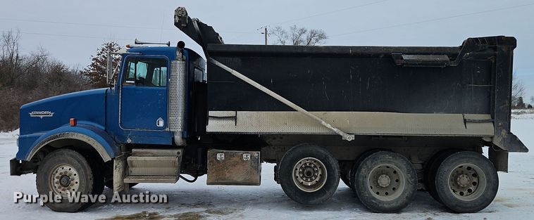image for item EI8784 2004 Kenworth T800 dump truck