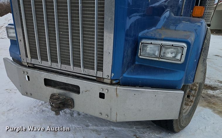 image for item EI8784 2004 Kenworth T800 dump truck