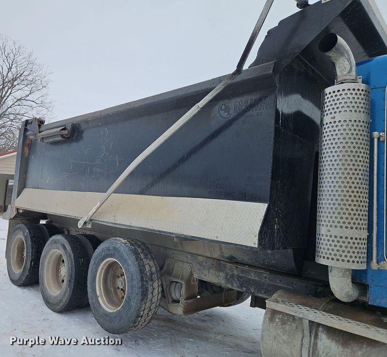 image for item EI8784 2004 Kenworth T800 dump truck