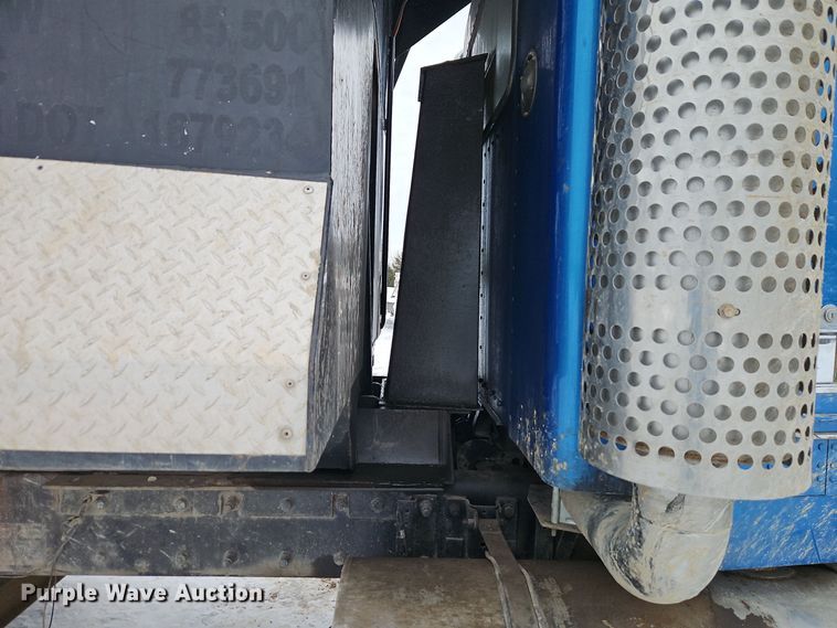 image for item EI8784 2004 Kenworth T800 dump truck