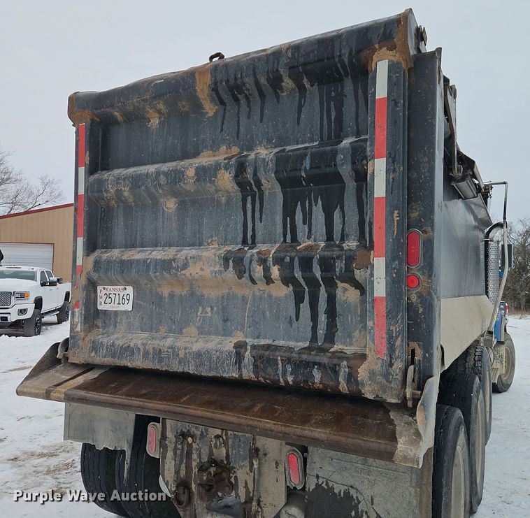 image for item EI8784 2004 Kenworth T800 dump truck