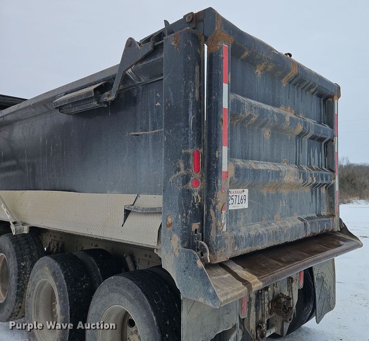 image for item EI8784 2004 Kenworth T800 dump truck