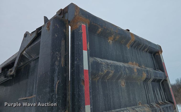 image for item EI8784 2004 Kenworth T800 dump truck