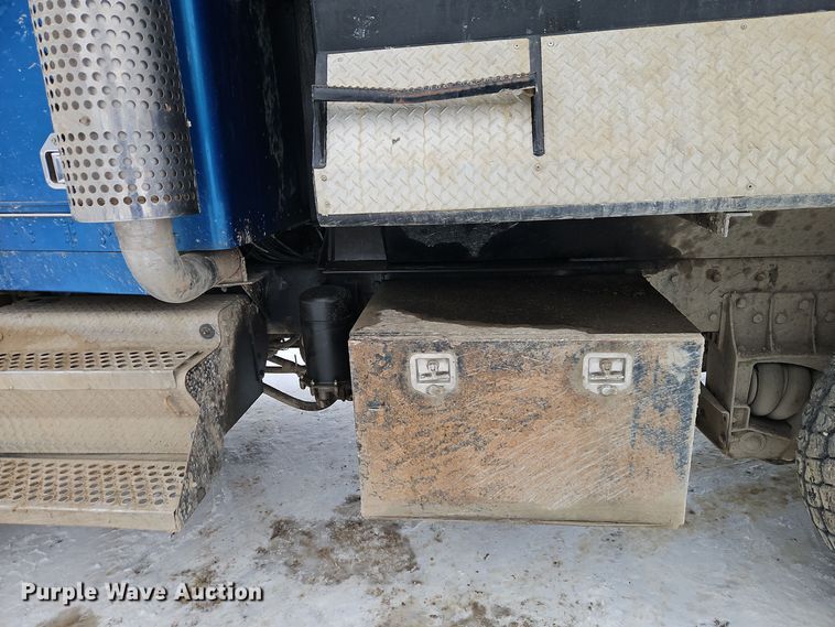 image for item EI8784 2004 Kenworth T800 dump truck