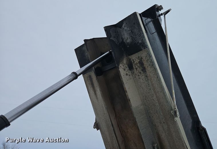 image for item EI8784 2004 Kenworth T800 dump truck