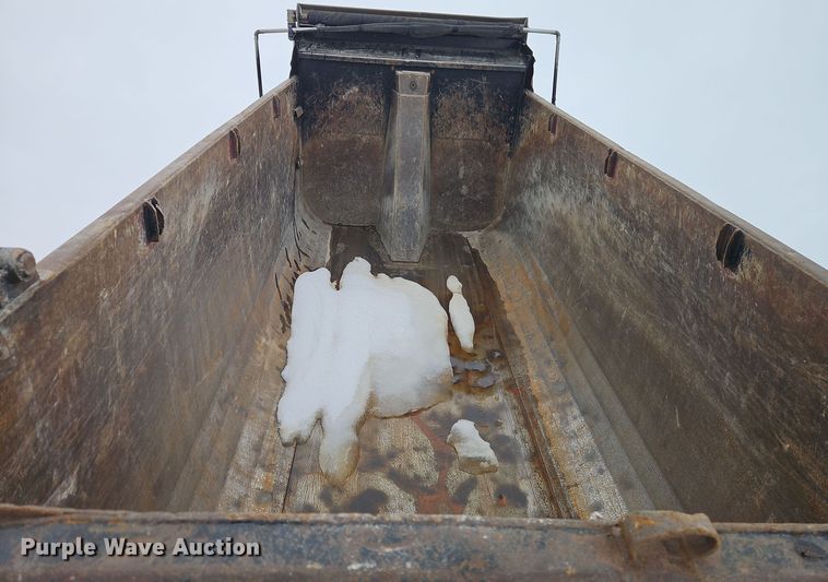 image for item EI8784 2004 Kenworth T800 dump truck