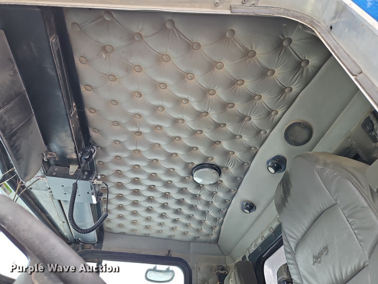 image for item EI8784 2004 Kenworth T800 dump truck