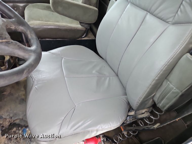 image for item EI8784 2004 Kenworth T800 dump truck