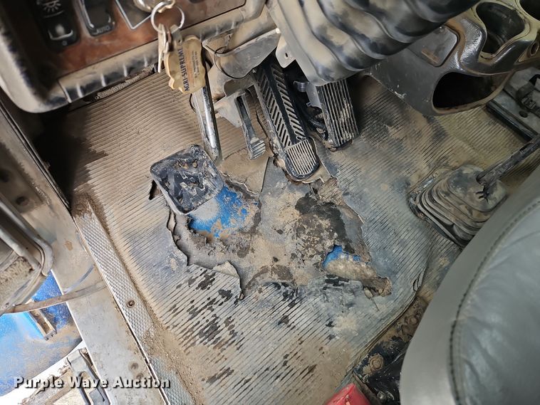 image for item EI8784 2004 Kenworth T800 dump truck