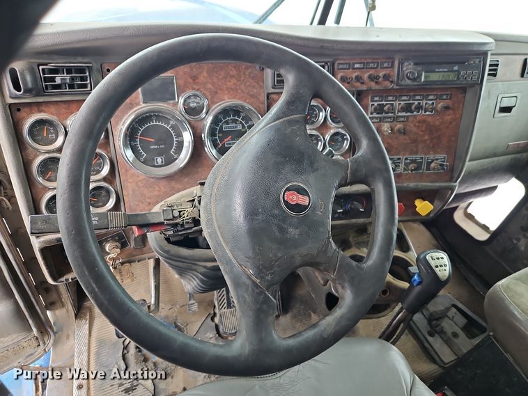 image for item EI8784 2004 Kenworth T800 dump truck