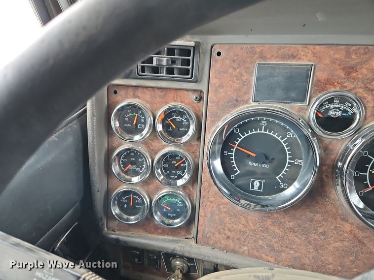 image for item EI8784 2004 Kenworth T800 dump truck