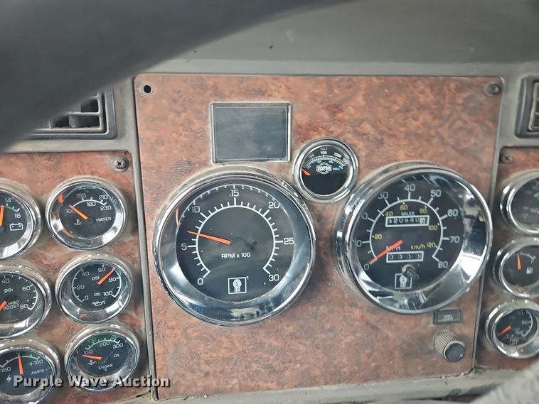 image for item EI8784 2004 Kenworth T800 dump truck