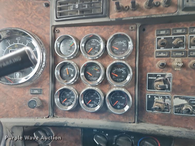 image for item EI8784 2004 Kenworth T800 dump truck