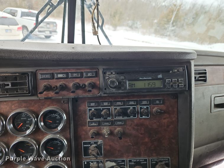 image for item EI8784 2004 Kenworth T800 dump truck