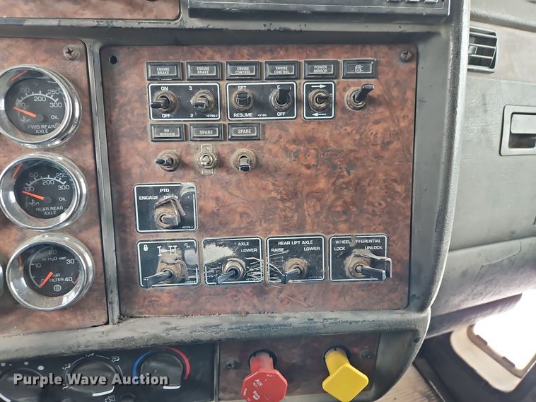 image for item EI8784 2004 Kenworth T800 dump truck