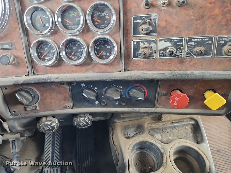 image for item EI8784 2004 Kenworth T800 dump truck