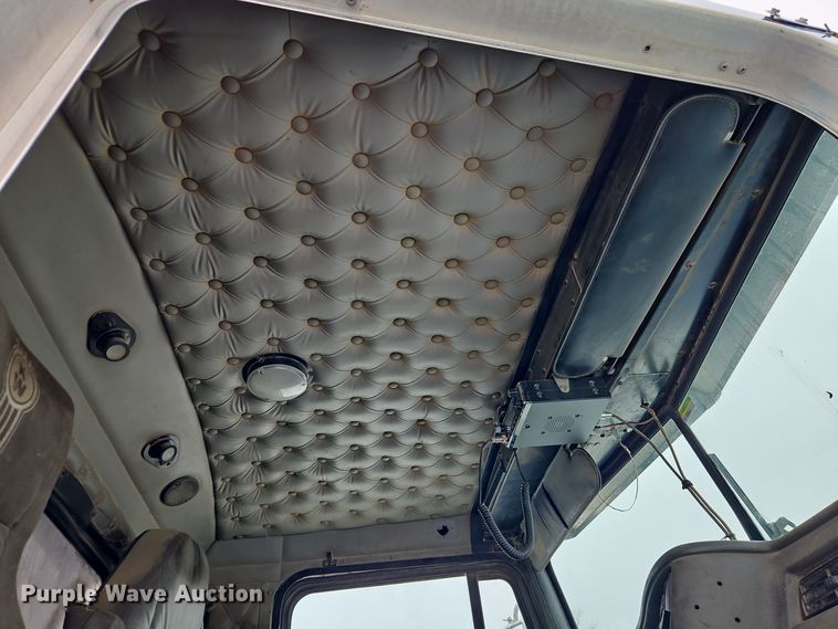 image for item EI8784 2004 Kenworth T800 dump truck