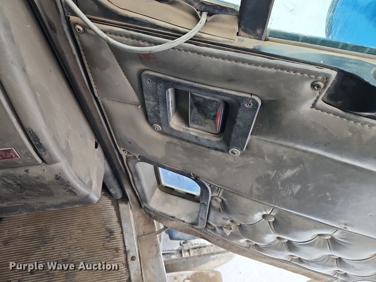 image for item EI8784 2004 Kenworth T800 dump truck