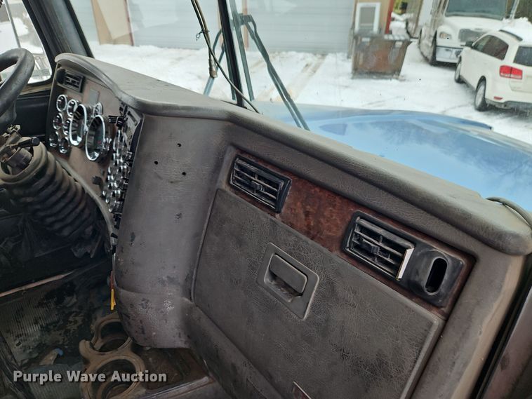 image for item EI8784 2004 Kenworth T800 dump truck