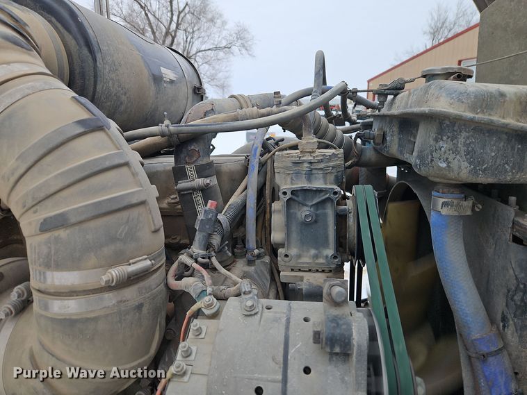 image for item EI8784 2004 Kenworth T800 dump truck