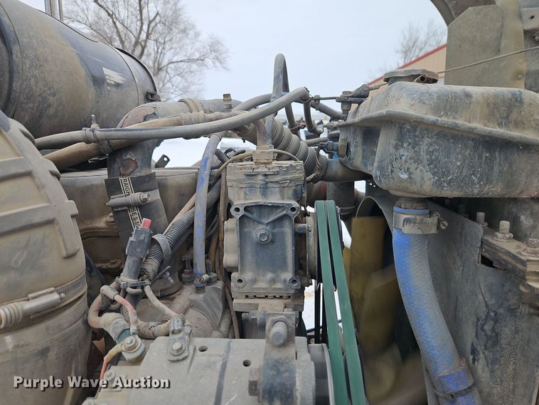 image for item EI8784 2004 Kenworth T800 dump truck