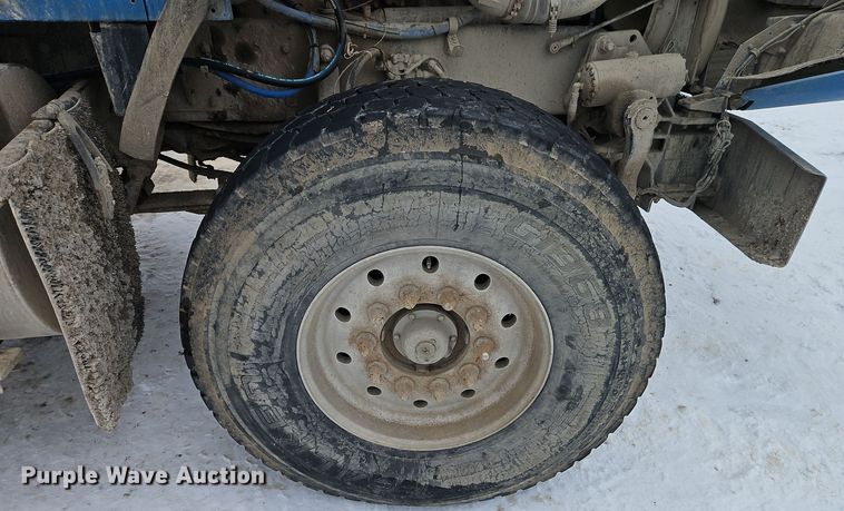 image for item EI8784 2004 Kenworth T800 dump truck