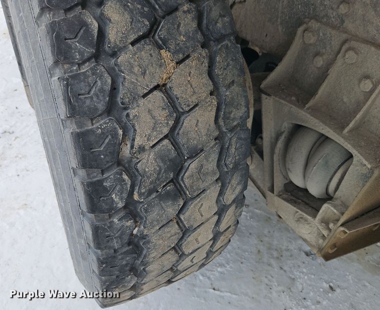 image for item EI8784 2004 Kenworth T800 dump truck