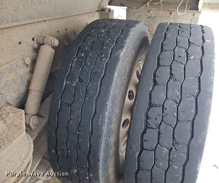 image for item EI8784 2004 Kenworth T800 dump truck